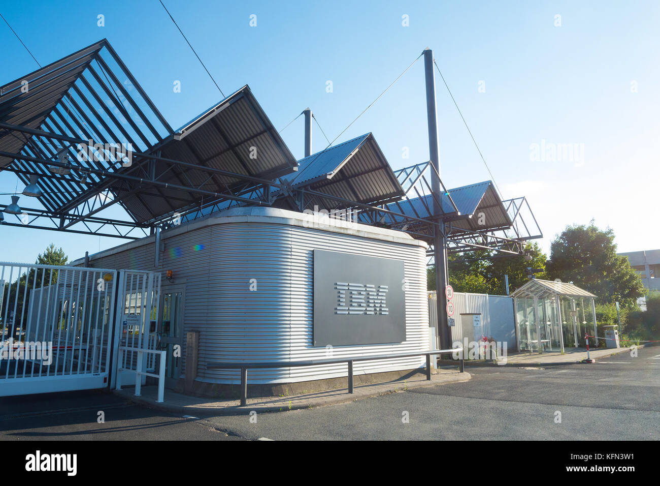 La société technologique IBM est représentée dans plus de 170 pays et est responsable d'un certain nombre d'innovations telles que le distributeur automatique de billets et la disquette Banque D'Images