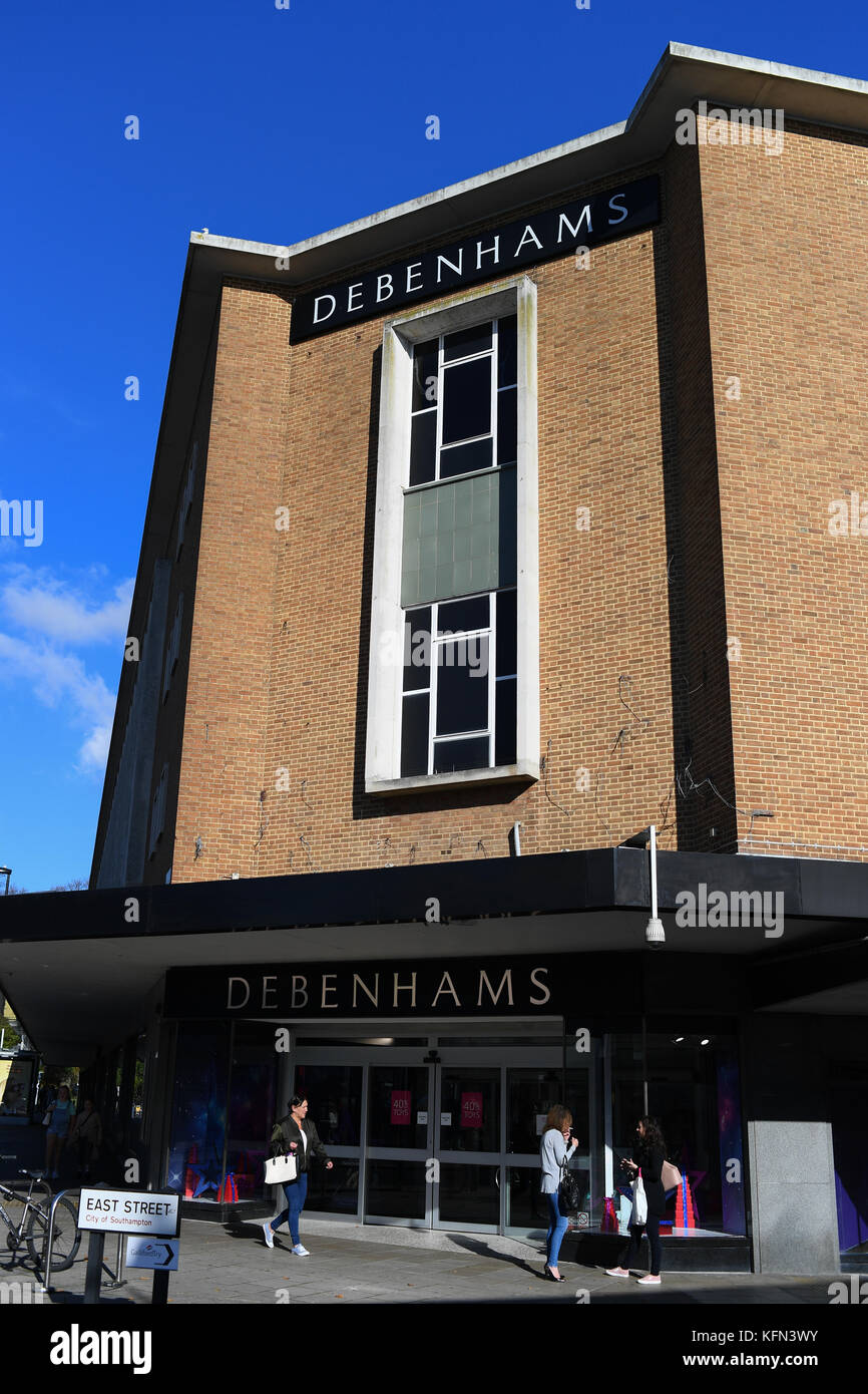 Debenhams Southampton situé au bâtiment de Queens et de Queensway East Street. Banque D'Images