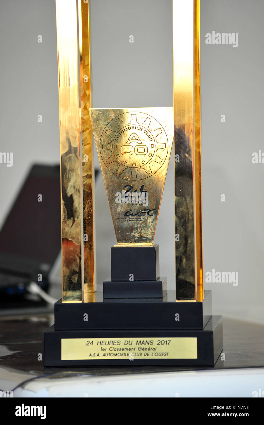 Les 24 Heures du Mans trophée gagnants sur l'affichage à la Goodwood Festival of Speed Banque D'Images