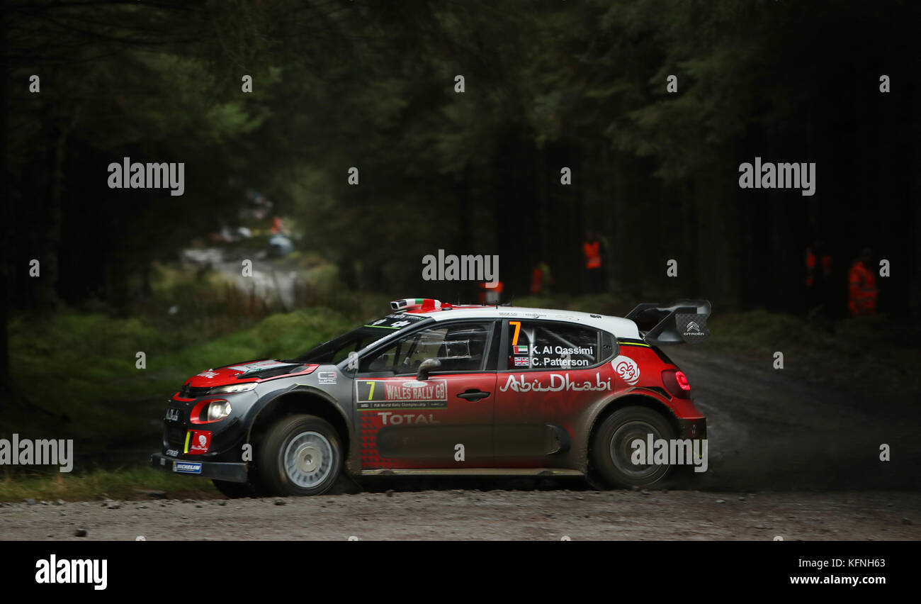 Khalid al Qassimi des Émirats arabes Unis et Citroën total Abu Dhabi WRT conduisent avec leur copilote Chris Patterson de Grande-Bretagne pendant la quatrième journée du Dayinsure Wales Rally GB. APPUYEZ SUR ASSOCIATION photo. Date de la photo : dimanche 29 octobre 2017. Le crédit photo devrait se lire comme suit : David Davies/PA Wire Banque D'Images