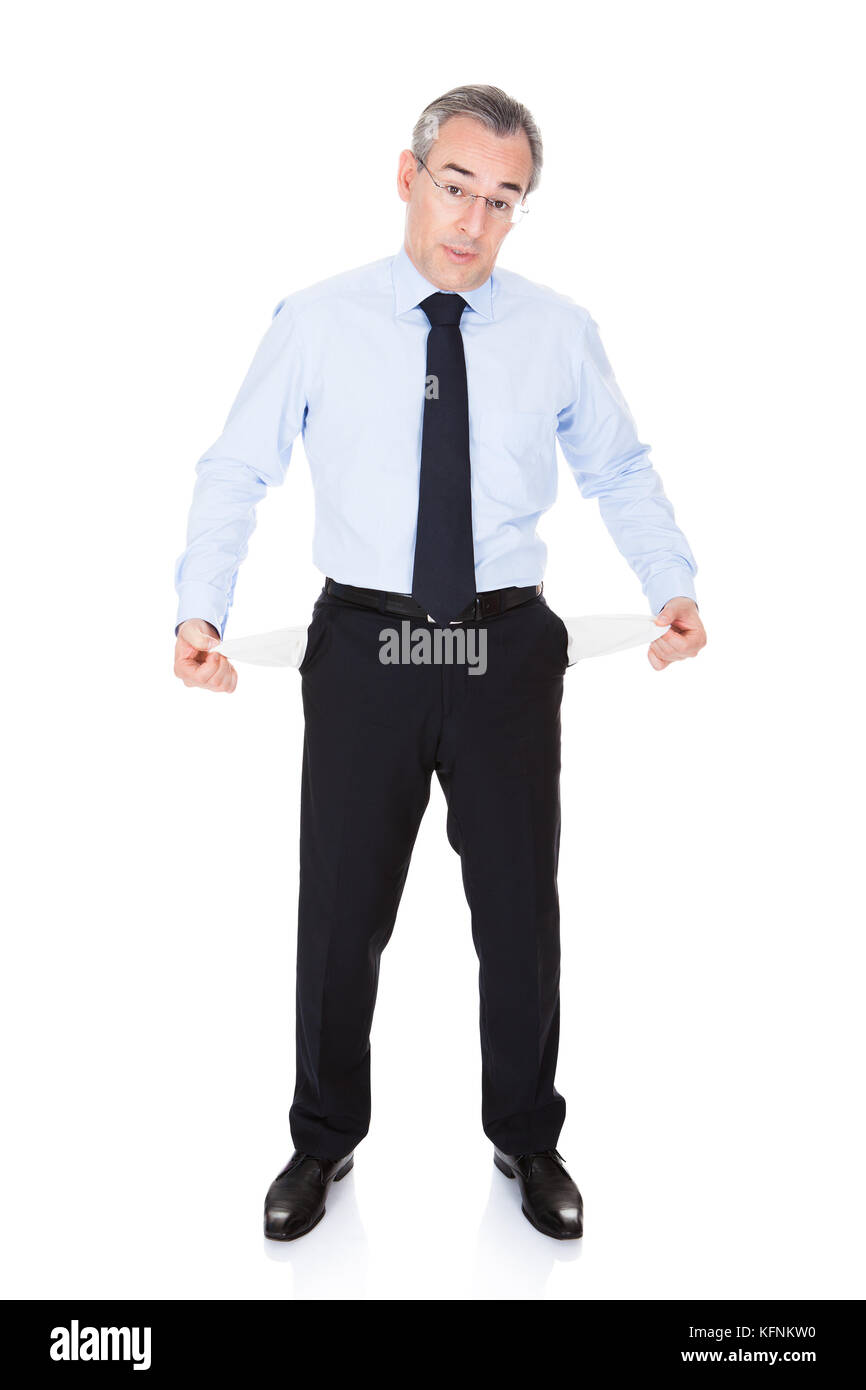Mature businessman showing poche vide sur fond blanc Banque D'Images