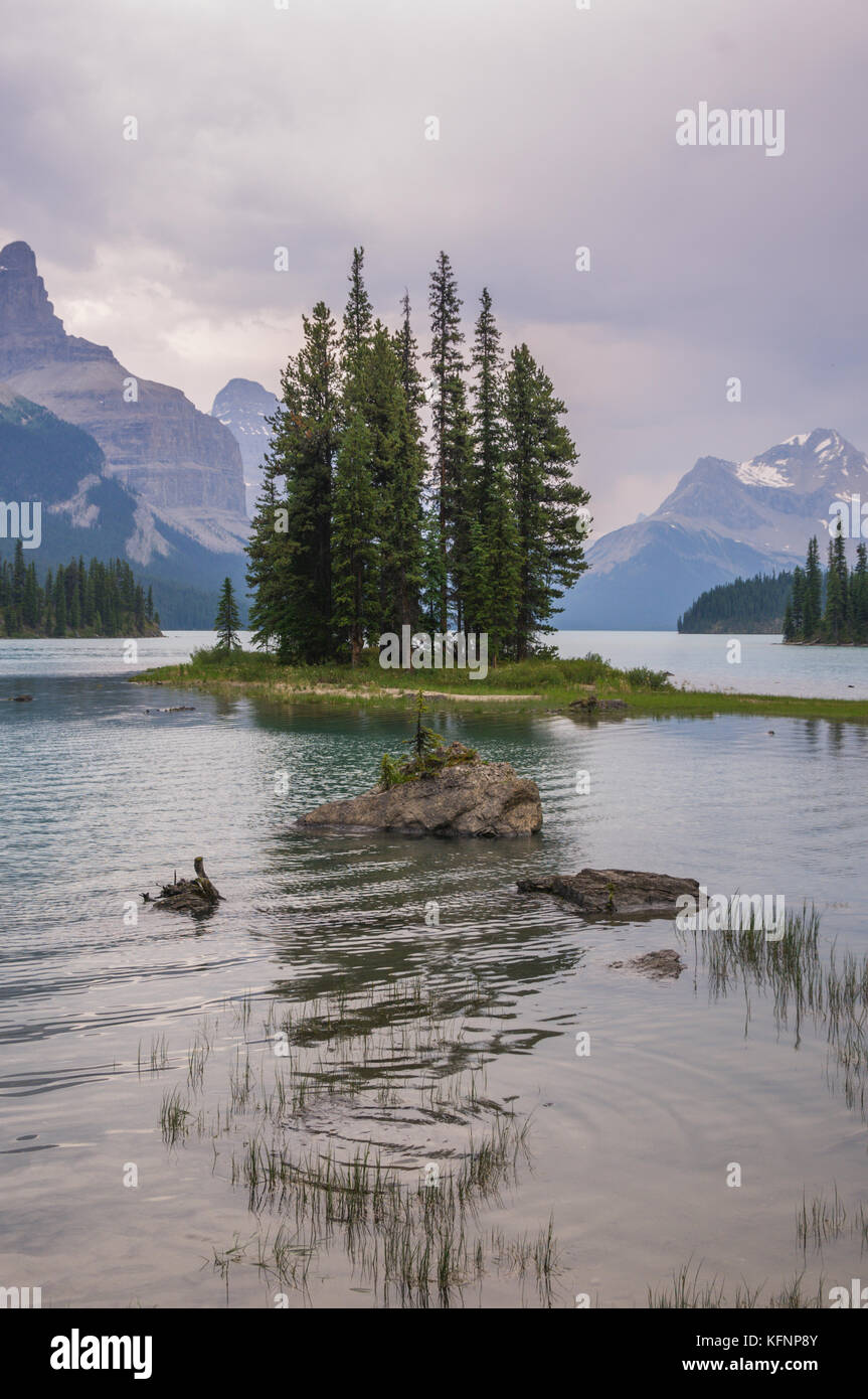 maligne-lake-canada-spirit-island-banque-de-photographies-et-d-images