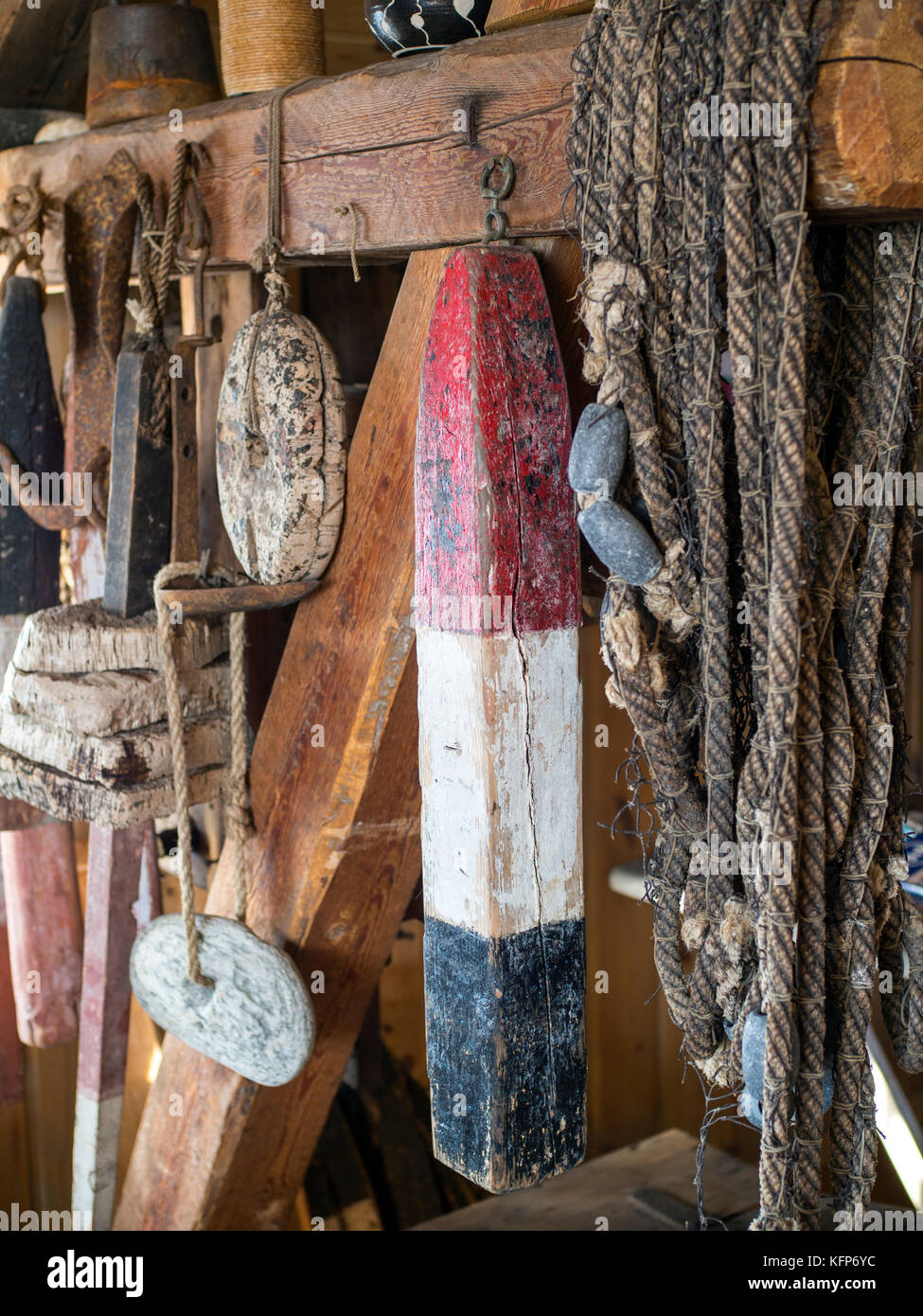 L'intérieur de l'équipement de pêche, d'Everts Sjöbod un 19e siècle un hangar à Grebbestad, ouest de la Suède Banque D'Images