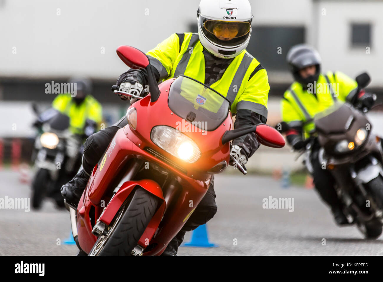 Stage de sécurité routière pour les motards, dans le centre de sécurité de conduite, l'Allemagne, rheinberg Banque D'Images