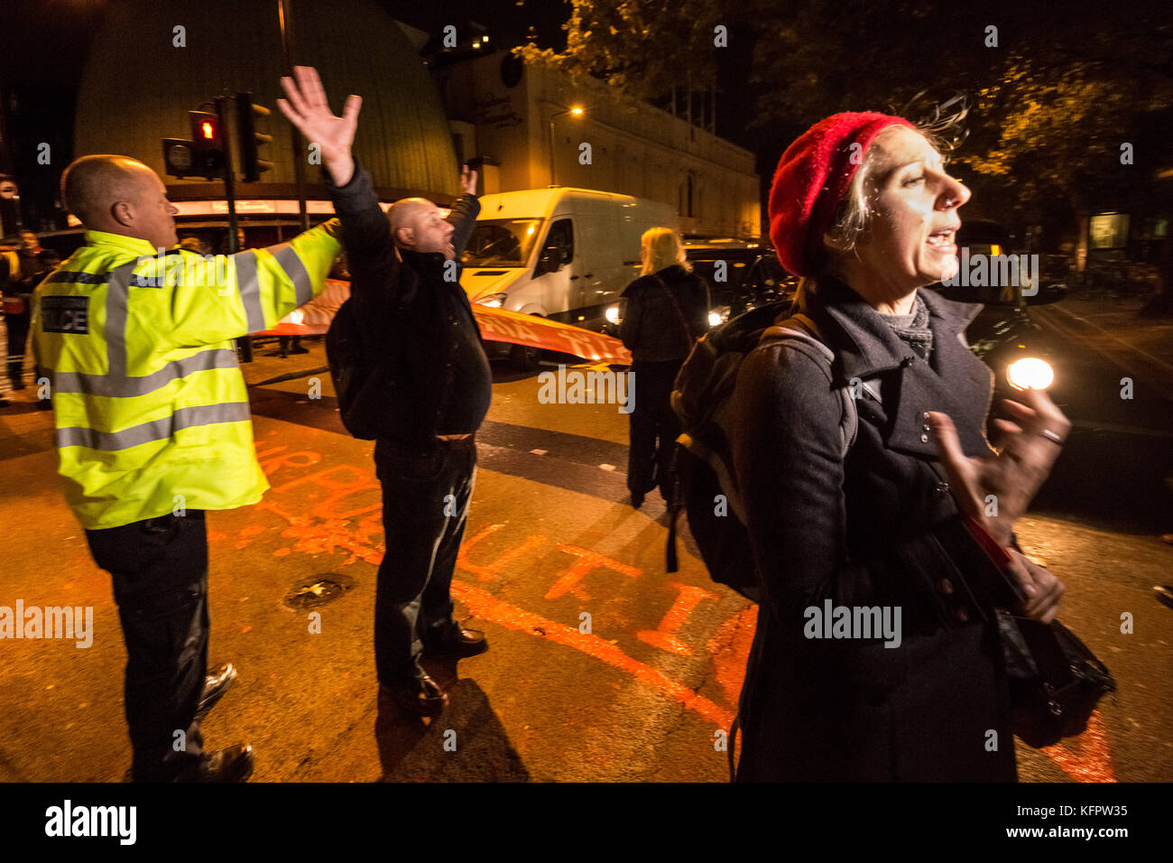 Londres, Royaume-Uni. 31 octobre, 2017. 'Stop à la mise à mort des militants londoniens campagne environnementale effectuer une action directe road block dans Baker Street pendant les heures de pointe du soir à la demande d'urgence à prévenir les décès prématurés de plus en plus ville de la pollution de l'air. Crédit : Guy Josse/Alamy Live News Banque D'Images