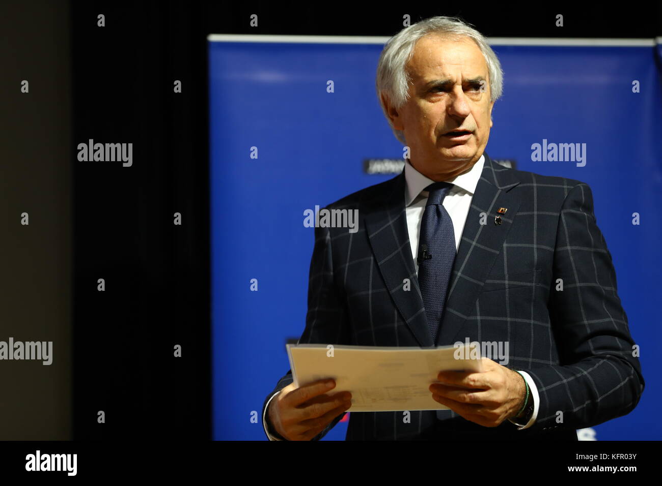 Tokyo, Japon. 31 octobre 2017. Vahid Halilhodzic (JPN) Football/Football : L'entraîneur-chef du Japon, Vahid Halilhodzic, assiste à la conférence de presse pour annoncer l'équipe pour les matchs amicaux internationaux contre le Brésil et la Belgique à la JFA House à Tokyo, au Japon . Crédit : Kenzaburo Matsuoka/AFLO/Alamy Live News Banque D'Images