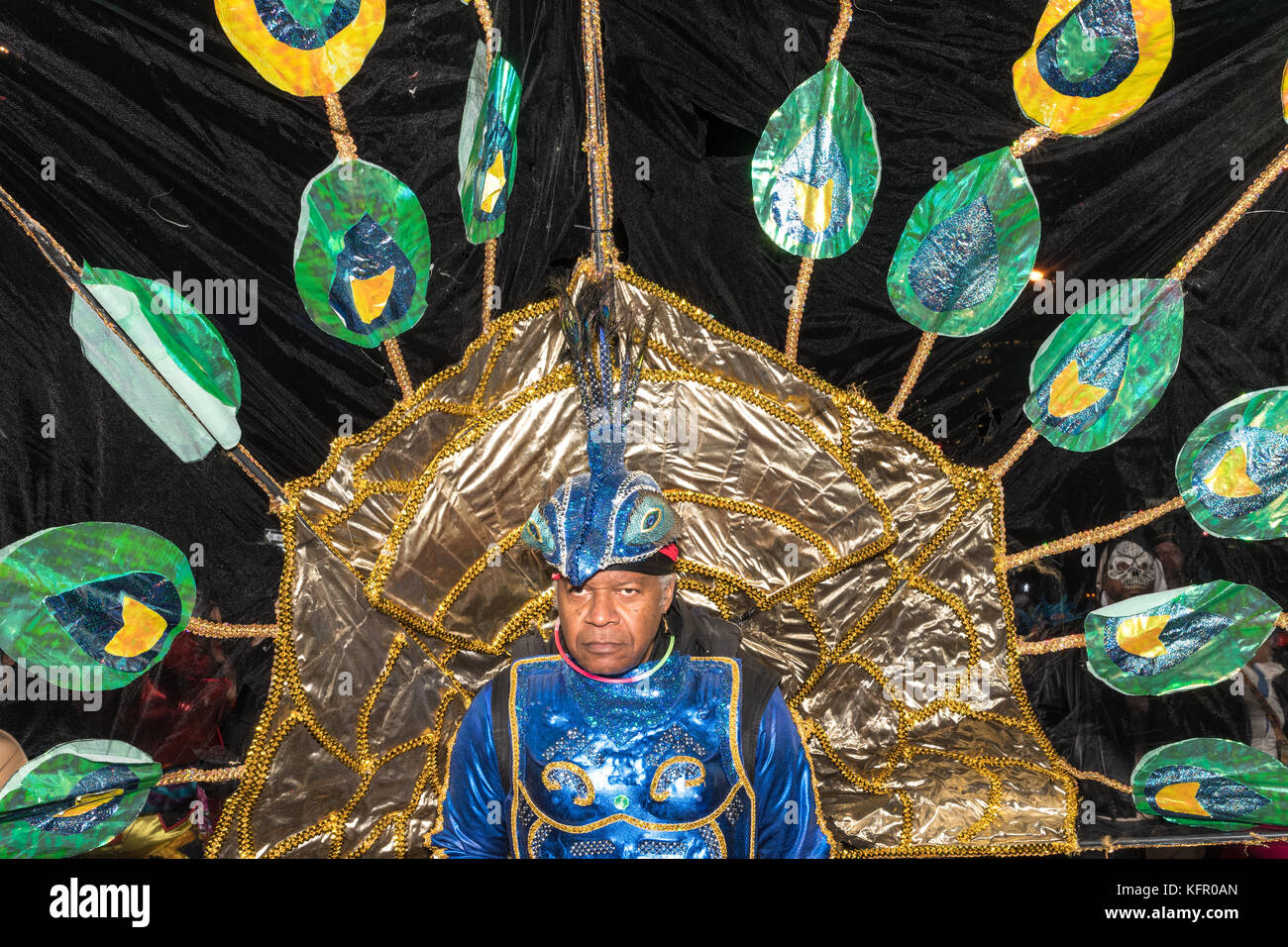 New York, États-Unis. 31 octobre 2017. Les fêtards portent des costumes lorsqu'ils marchent sur la 6ème Avenue de New York lors de la parade d'Halloween de Greenwich Village. Crédit: Enrique Shore/Alay Live News Banque D'Images