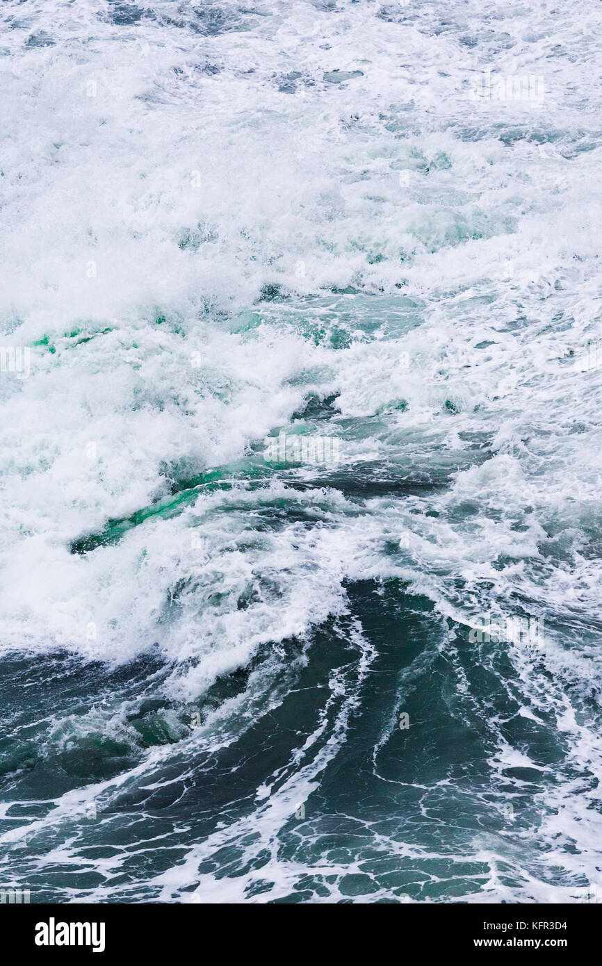 Le fracas des vagues - godrevy, Cornwall, uk Banque D'Images