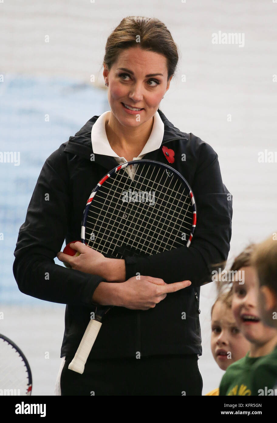 La duchesse de Cambridge participe à une session tennis for Kids lors d'une visite à la Lawn tennis Association (LTA) au National tennis Centre, dans le sud-ouest de Londres. Banque D'Images