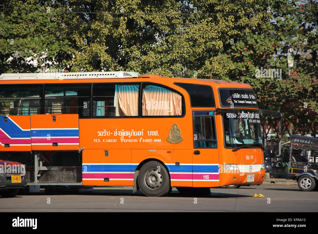 Chiang Mai, Thaïlande - 10 janvier 2016 : cargo express bus du transport company limited. photo à la gare routière de Chiang Mai, Thaïlande. Banque D'Images