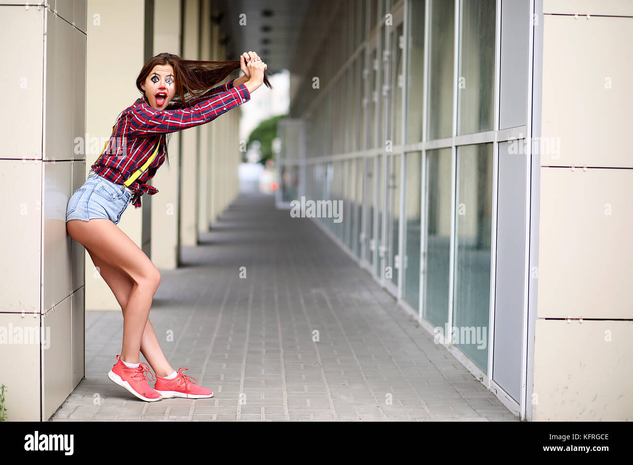 Cute girl dans un maquillage de clown Banque D'Images