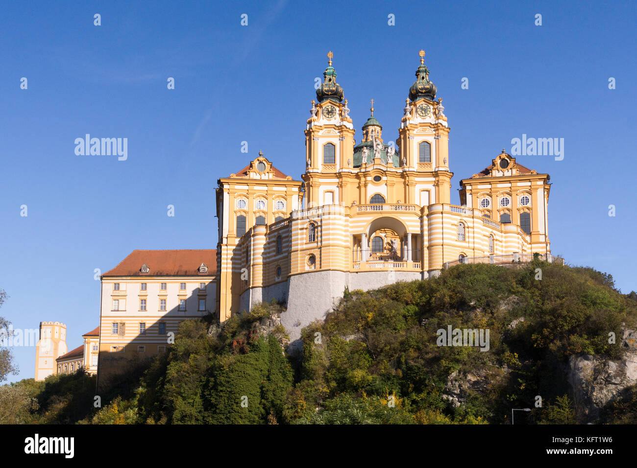 Fin d'après-midi sur la magnifique Abbaye de Melk baroque (Stift Melk) dans la vallée de la Wachau, Basse Autriche Banque D'Images