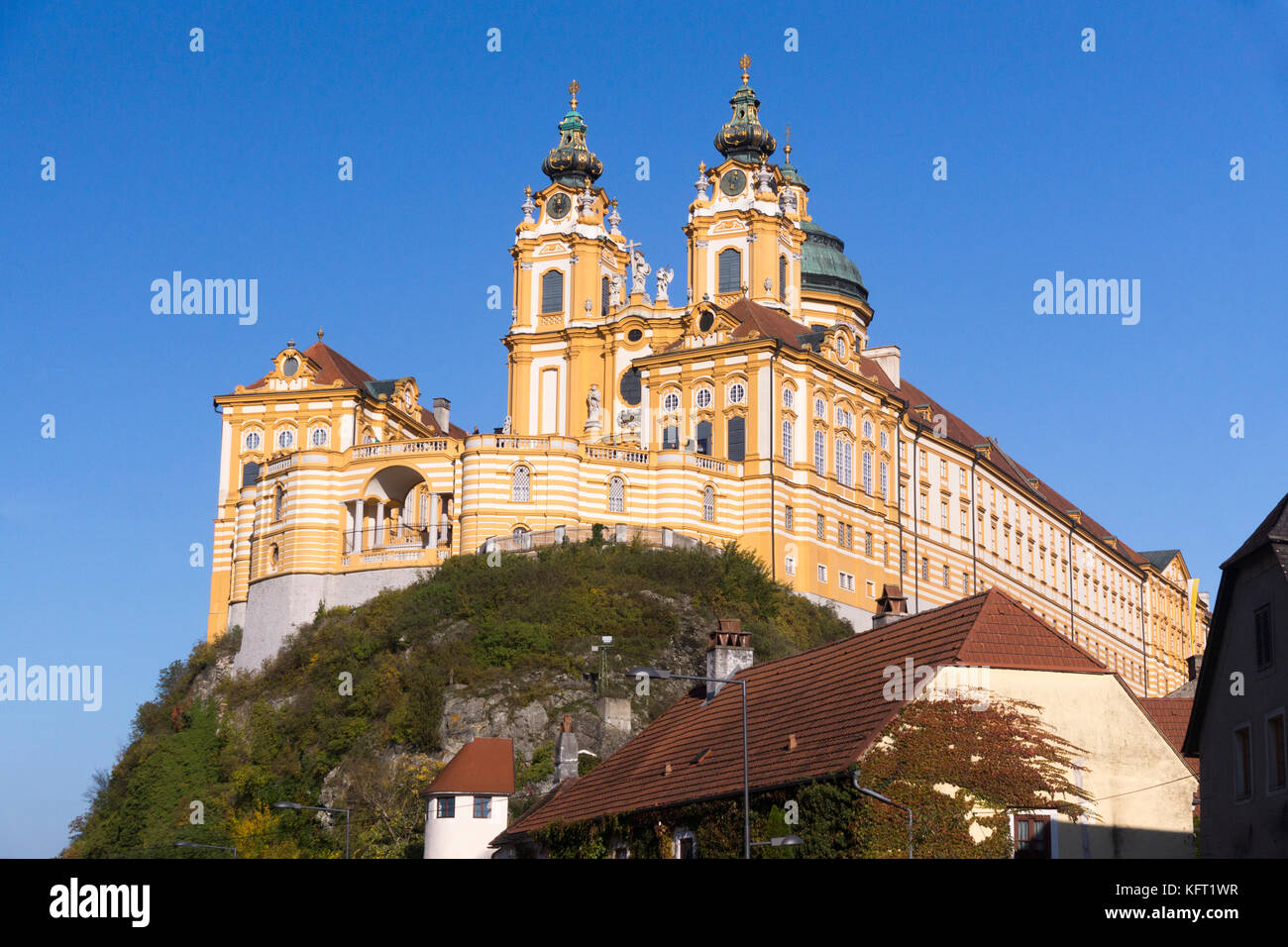 Fin d'après-midi sur la magnifique Abbaye de Melk baroque (Stift Melk) dans la vallée de la Wachau, Basse Autriche Banque D'Images