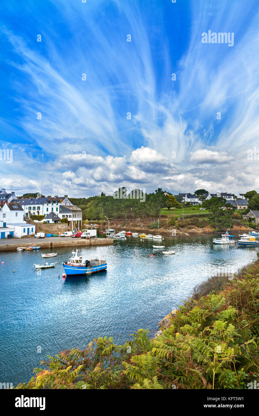 Quai du Port de doelan tempérées bateau de pêche paysage avec port de pêche et des bateaux de pêche à doëlan finistère Bretagne France Banque D'Images