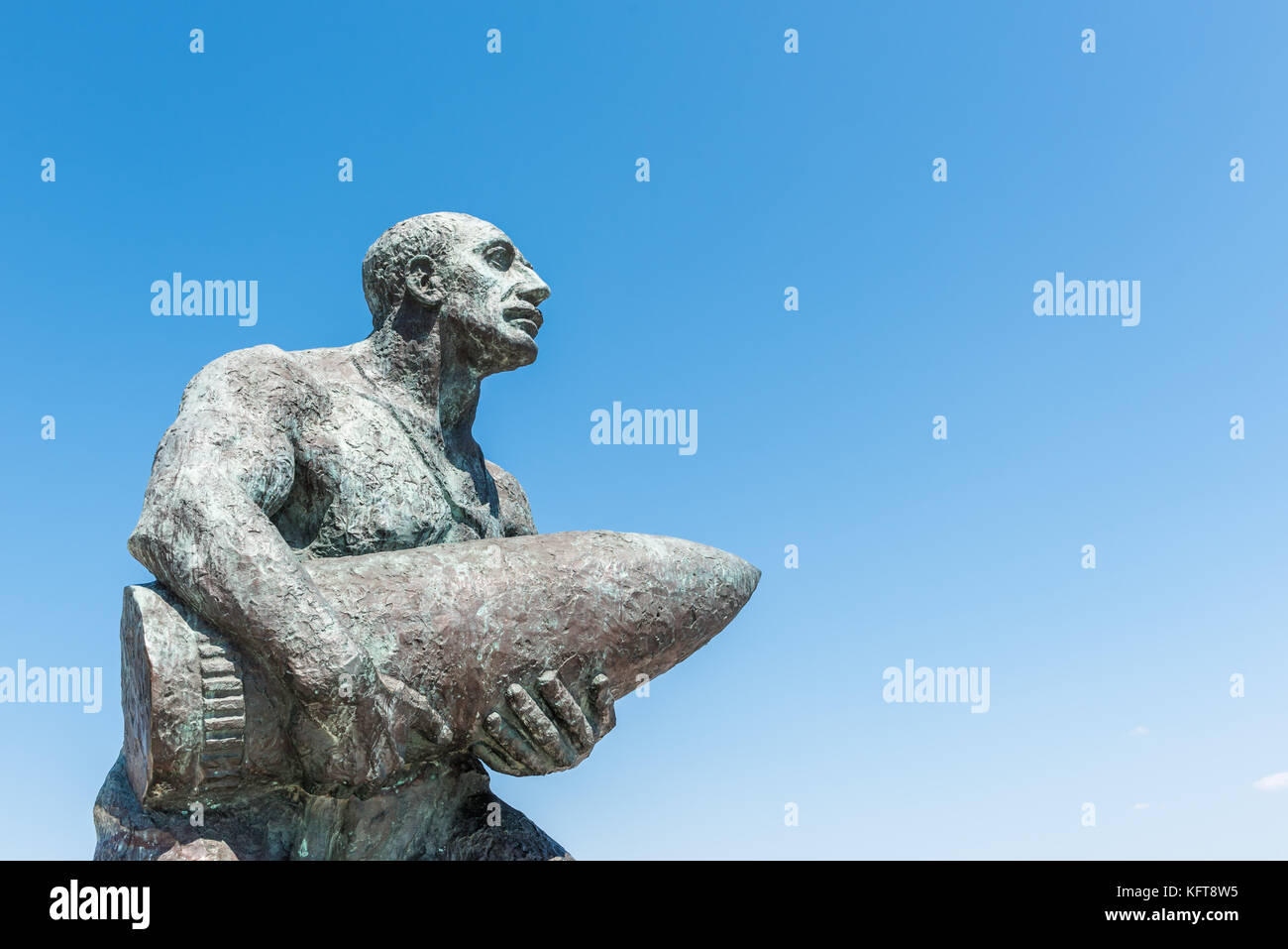 Statue de caporal, turc célèbre cabuk (onbasi seyit seyit) portant une pièce d'artillerie à Canakkale, Turquie Mémorial des martyrs.à Canakkale, Turquie Banque D'Images