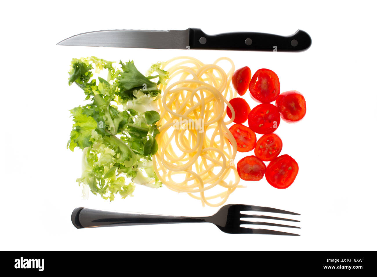 Restaurant italien, de l'alimentation avec les couleurs du drapeau, de la laitue et des pâtes.. tomate régime méditerranéen concept Banque D'Images