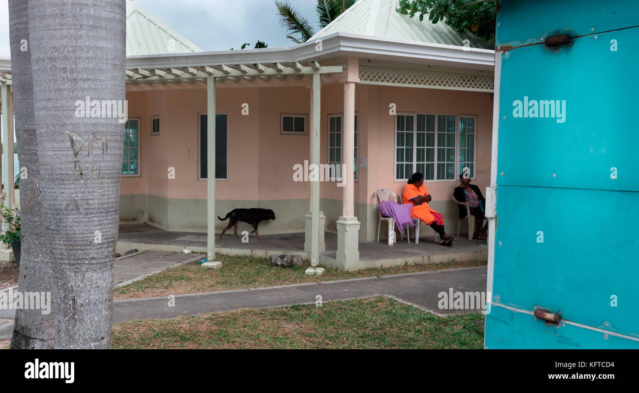 Bus rouge converti en café, Saint Martin, Maurice. Banque D'Images