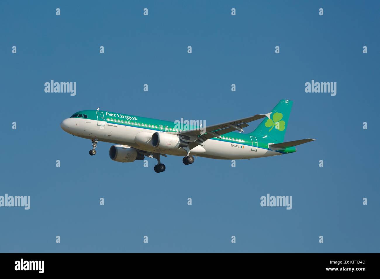 Passenger Plane landing Banque D'Images