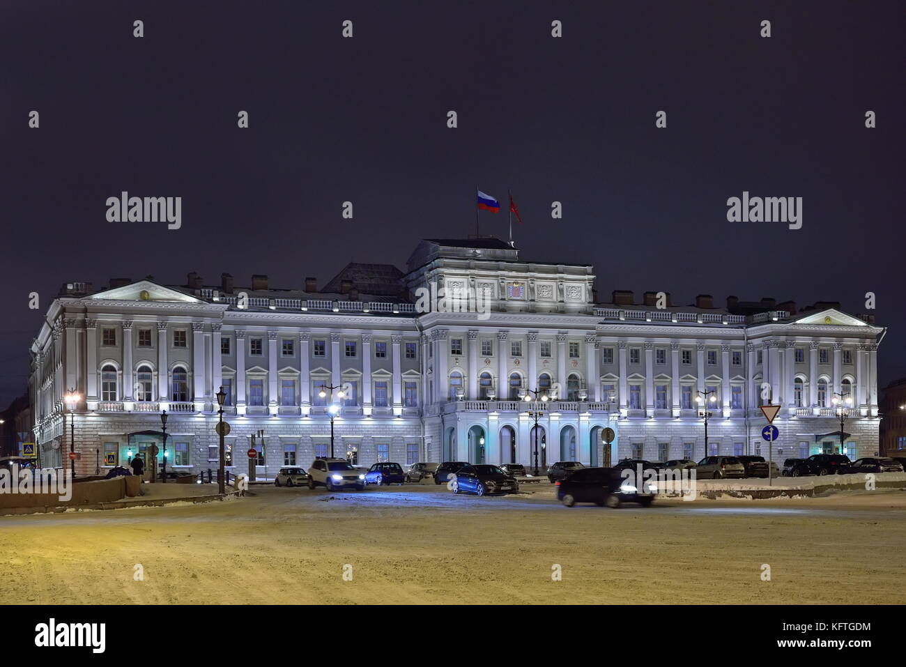 St.Petersburg, Russie - 09 novembre 2016 : le bâtiment de l'assemblée législative de st. petersburg dans la nuit d'hiver Banque D'Images