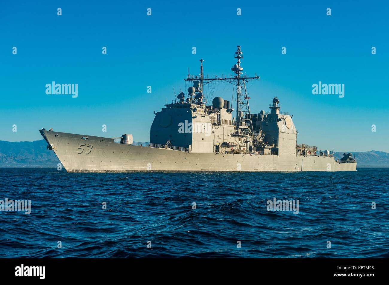 Le croiseur lance-missiles USS Mobile Bay (CG 53) Banque D'Images