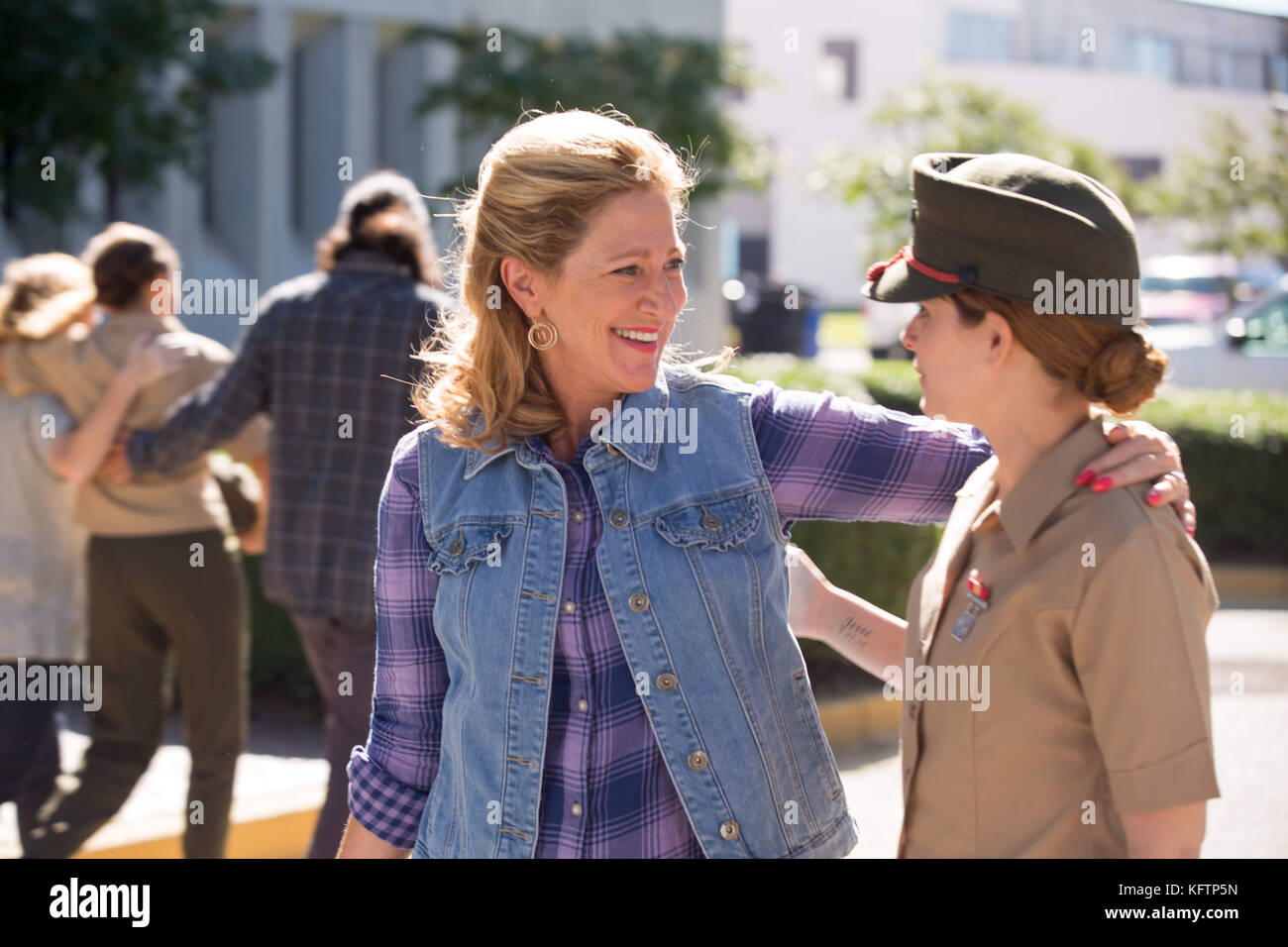 DATE de sortie: 9 juin 2017 TITRE: Megan Leavey STUDIO: Bleecker Street DIRECTEUR des médias: Gabriela Cowperthwaite COMPLOT: Basé sur l'histoire vraie de la vie d'un jeune caporal Marine dont la discipline unique et le lien avec son chien de combat militaire ont sauvé de nombreuses vies pendant leur déploiement en Irak. Avec: Edie FALCO comme Jackie Leavey. (Image Crédit : © Bleecker Street Media/Entertainment Pictures) Banque D'Images