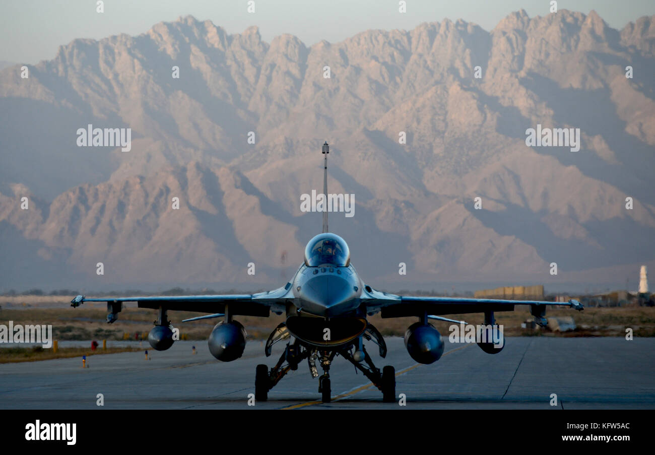 F-16 Fighting Falcon Taxiing Banque D'Images