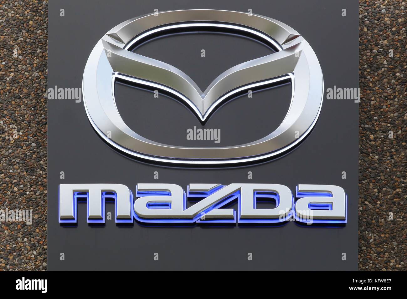 Skanderborg Danemark - Octobre 21, 2017 : mazda logo sur une façade. Mazda est un constructeur automobile japonais basé à Fuchu, Japon Banque D'Images