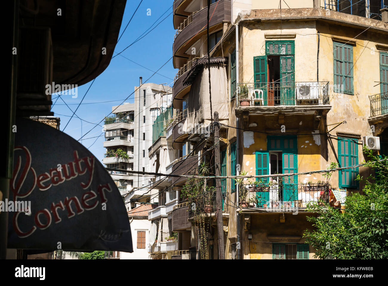 Un balcon d'une maison ancienne dans les rues de Beyrouth, Liban Banque D'Images