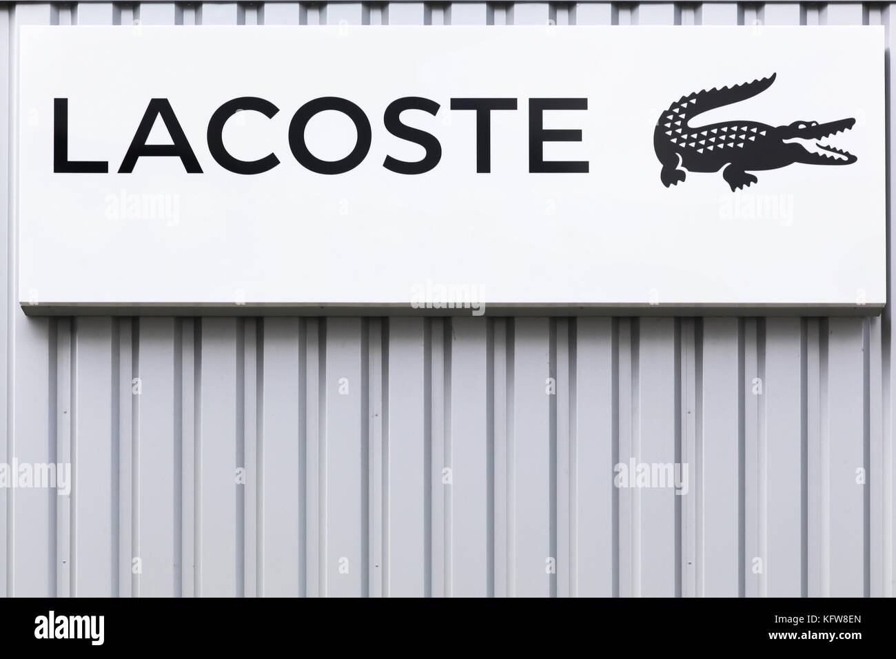 lacoste marque