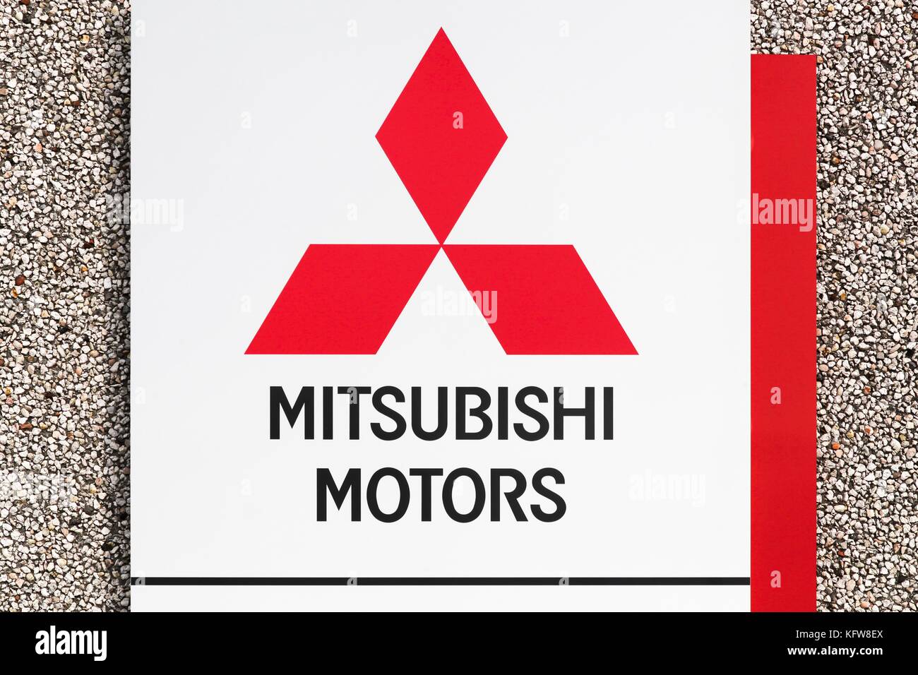 Skanderborg Danemark - Octobre 21, 2017 : Mitsubishi logo sur un mur. Mitsubishi Motors Corporation est un constructeur automobile multinational Banque D'Images