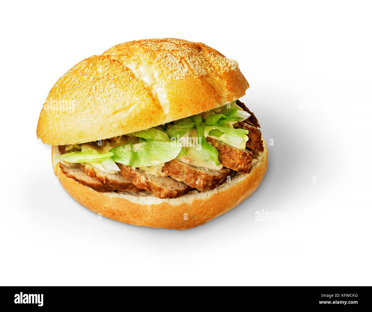 Meatball avec laitue sandwich isolé sur blanc. Banque D'Images