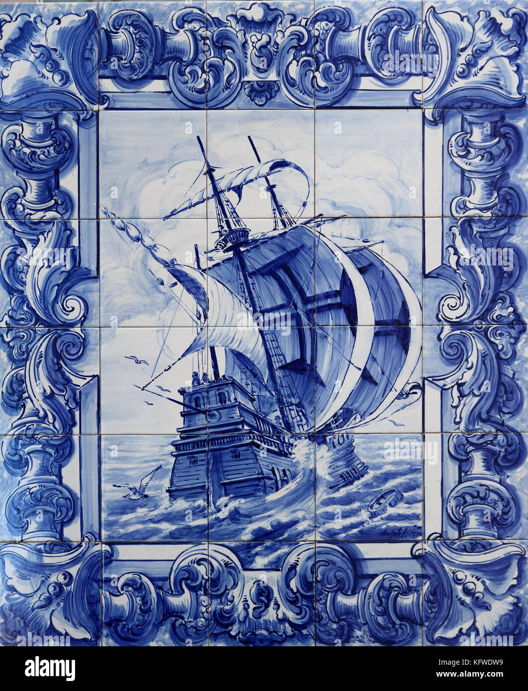 Une œuvre d'art typique en carreaux à Sintra, au Portugal, représentant un galléon portugais du XVIe siècle Banque D'Images