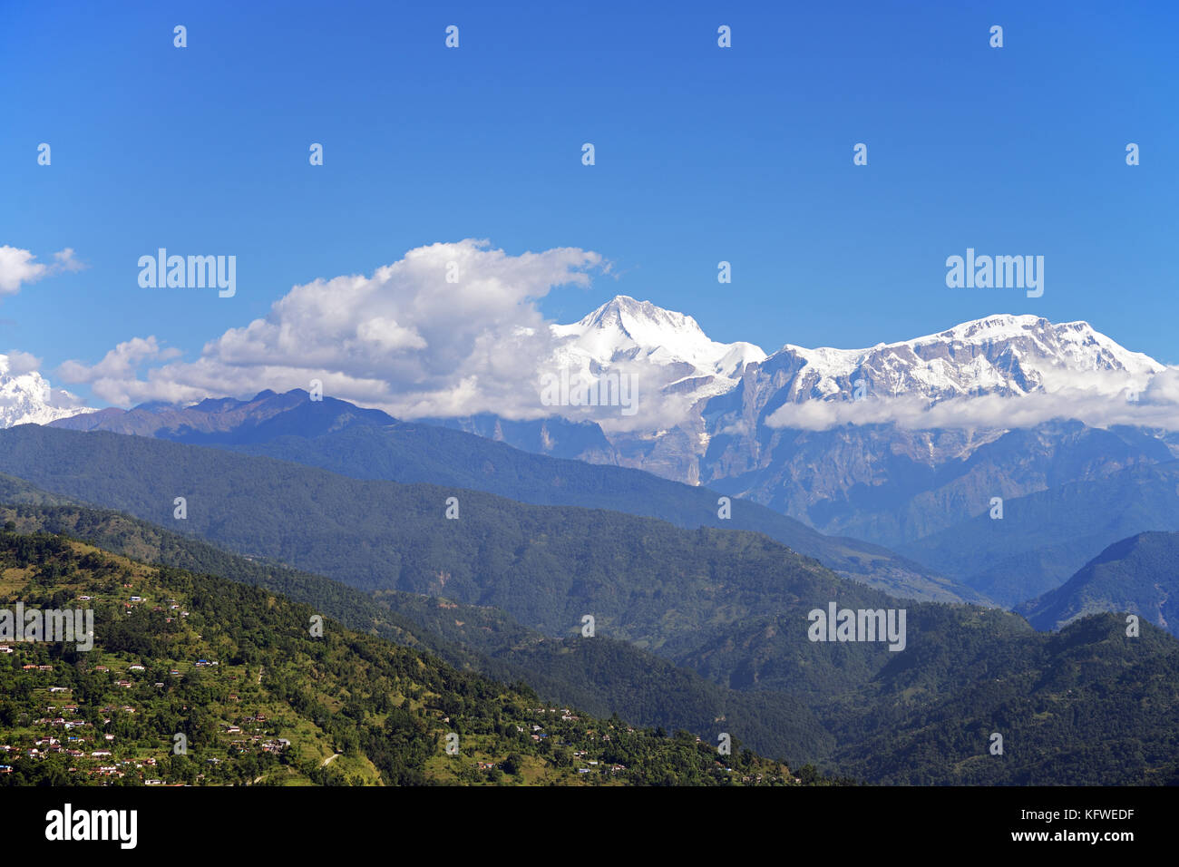 Le massif de l'Annapurna dans l'himalaya est situé dans le centre-nord du Népal. Il atteint une hauteur de plus de 8000 m (annapurna i). Banque D'Images