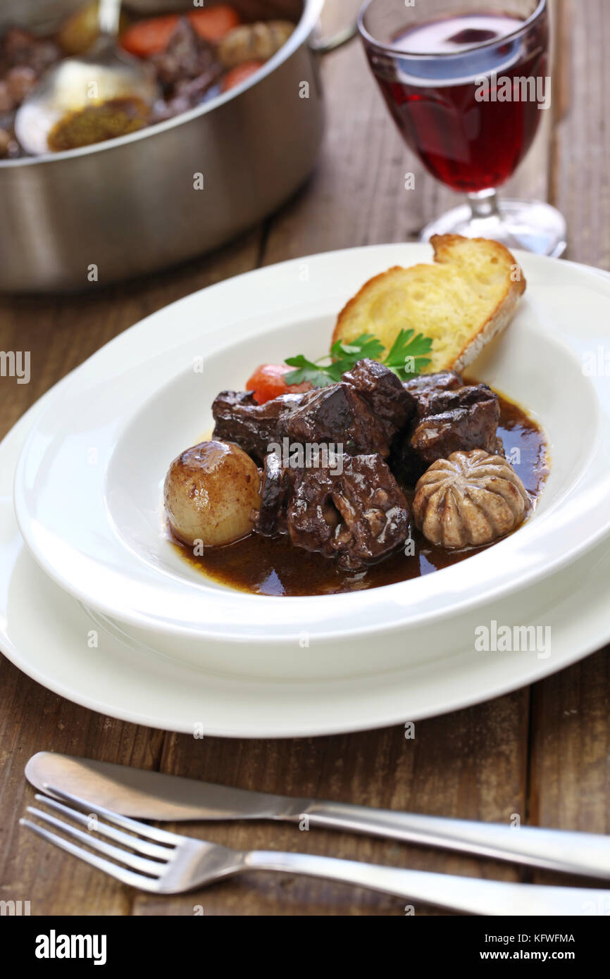 Boeuf bourguignon, boeuf mijoté au vin rouge, cuisine française bourgogne Banque D'Images