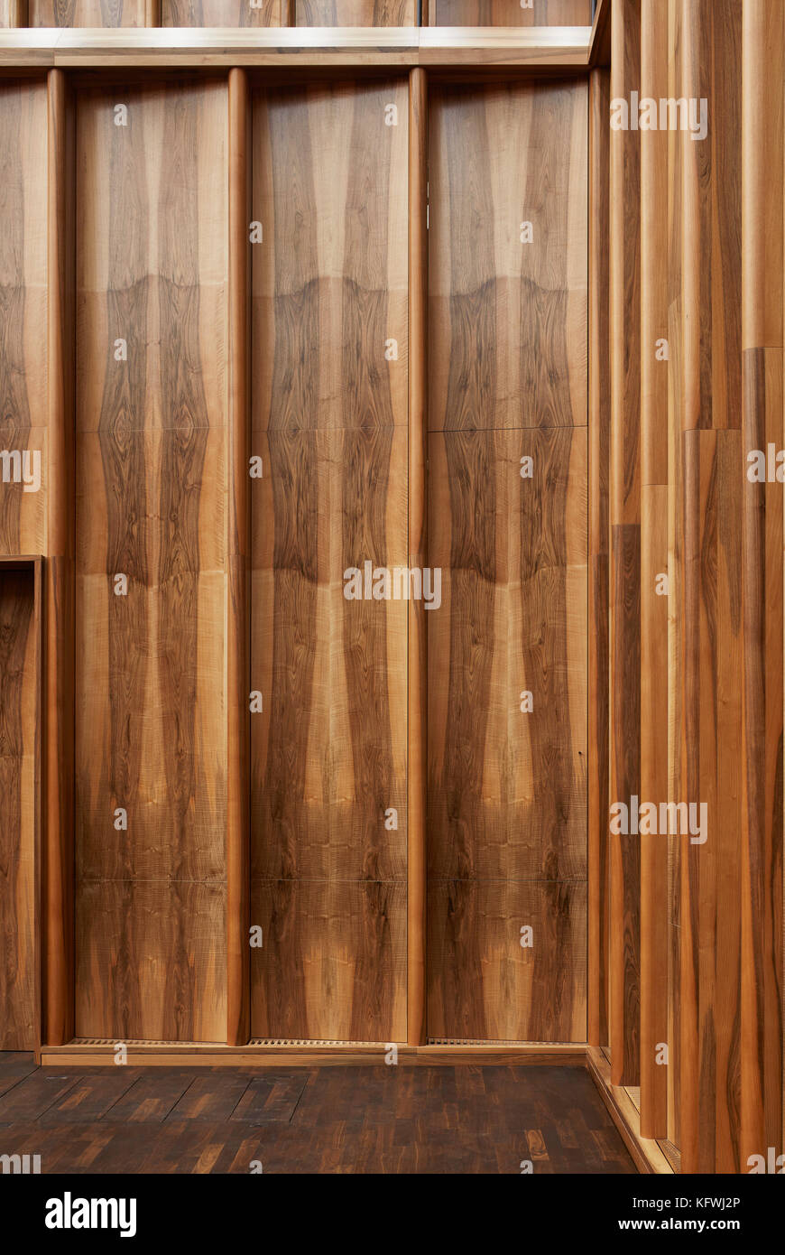 Détail de grain du bois dans la salle de musique. Carmen Würth Forum, Künzelsau-Gaisbach, Allemagne. Architecte : David Chipperfield Architects Ltd, 2017. Banque D'Images