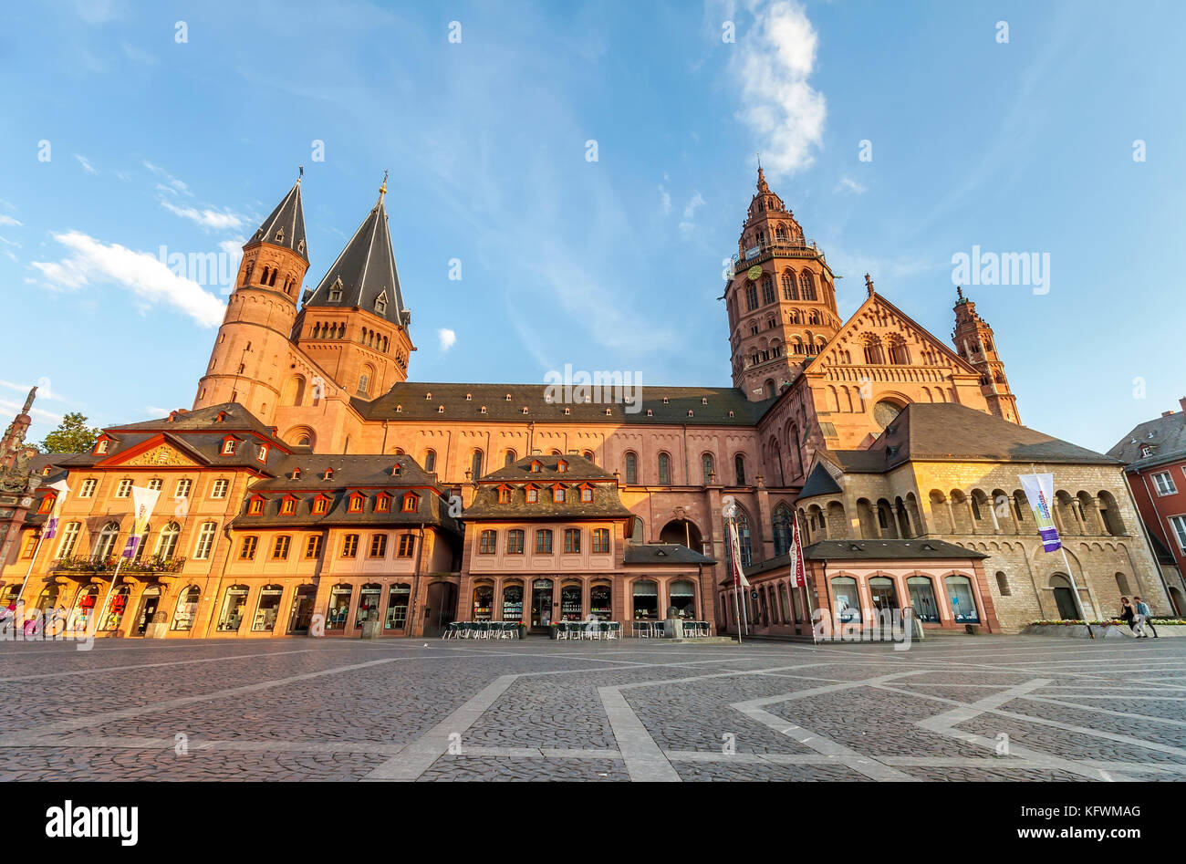 Mainz, Allemagne - 12 juin 2017 : Ancien kathedral dom dans mayence ville, Allemagne en soir Banque D'Images
