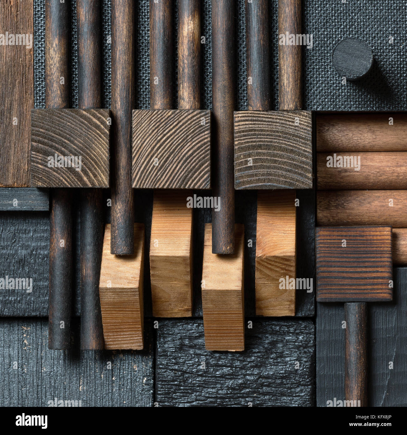Abstract dark wood block collage arrière-plan. Banque D'Images