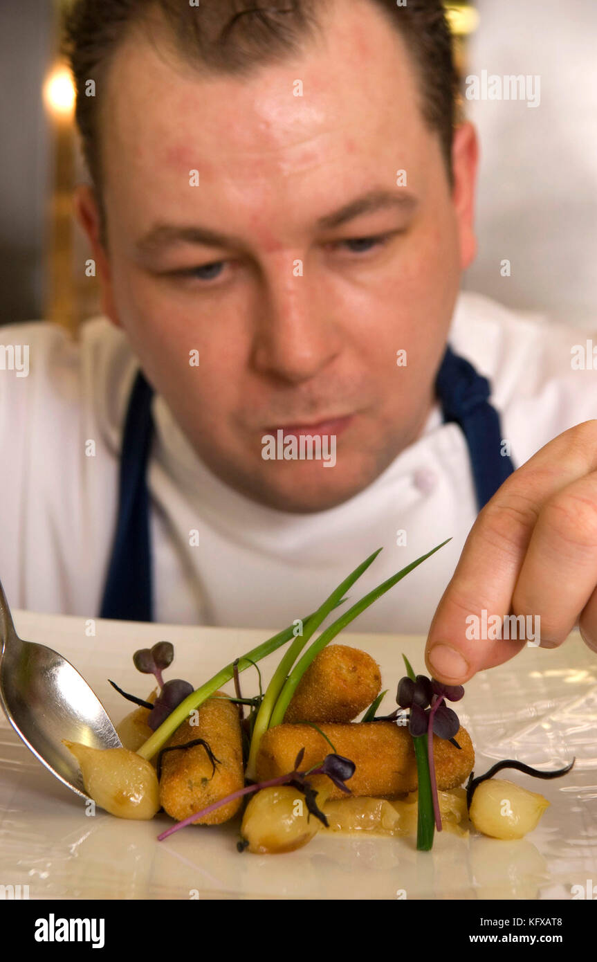 Nigel Chef Godwin à l'équilibre restaurant, Fawsley Hall Hotel & Spa, Daventry, Northamptonshire. Banque D'Images