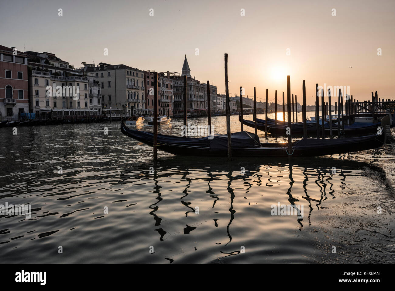 Gondoles sur le grand canal à Venise Banque D'Images