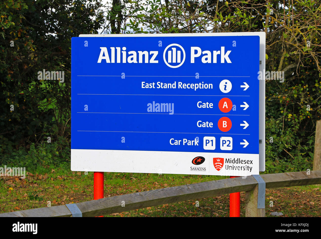 Panneau à l'entrée du stade Allianz Park, stade de l'équipe de rugby Saracens, Barnet Copthall, Royaume-Uni Banque D'Images
