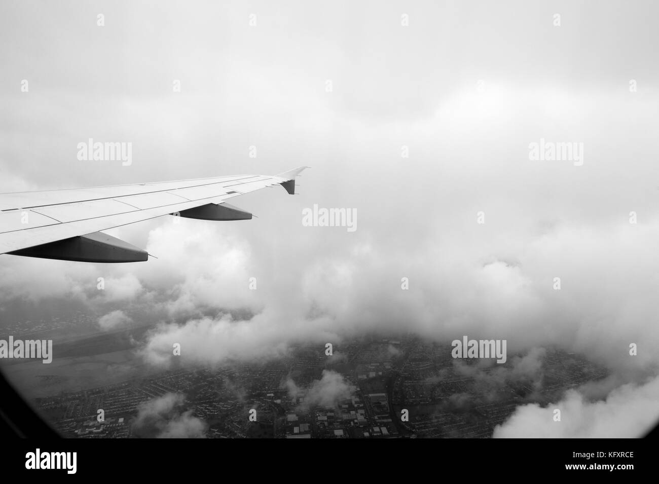 Ailes d'un avion en vol Airbus au cours de vol Banque D'Images