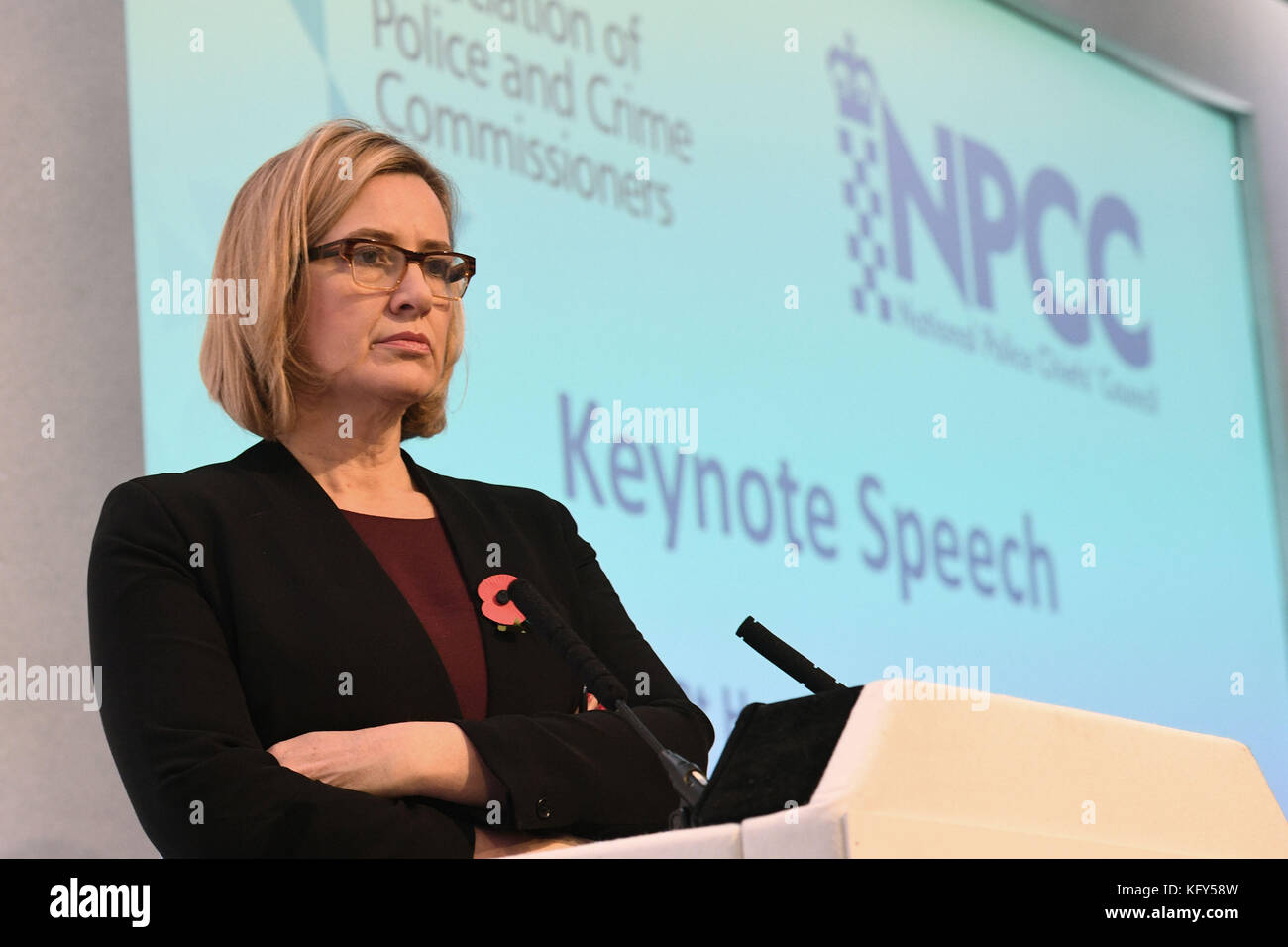 La secrétaire d'État Amber Rudd s'adresse à la Conférence des chefs de police nationaux et de l'Association des commissaires de police et de crime à l'hôtel Grange Tower Bridge de Londres. Banque D'Images