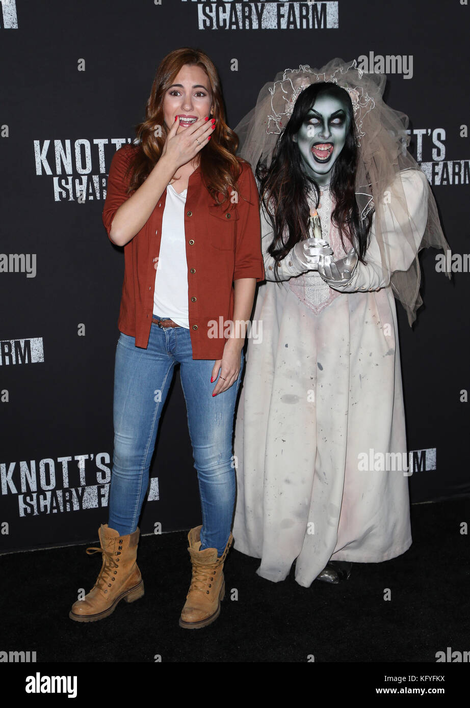 Knott's Scary Farm et Instagram's Celebrity Night - arrivées avec : Ivana Baquero où : Buena Park, Californie, États-Unis quand : 29 Sep 2017 crédit : FayesVision/WENN.com Banque D'Images