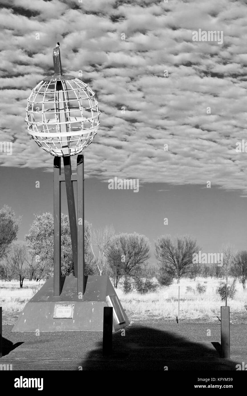 En Australie le monument du tropique du Capricorne et nuages Banque D'Images