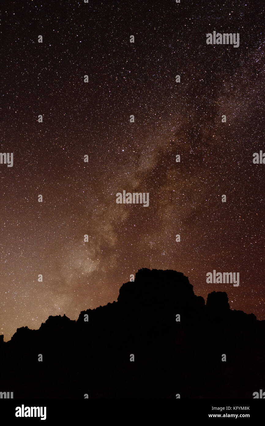 Milky Way d'un endroit près de l'observatoire de la Roque de los Muchachos dans l'île de la Palma dans l'archipel des Canaries. Banque D'Images