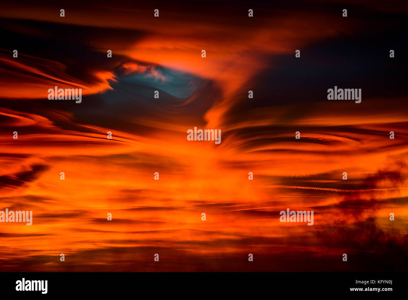 Nuages lenticulaires au coucher du soleil Banque D'Images