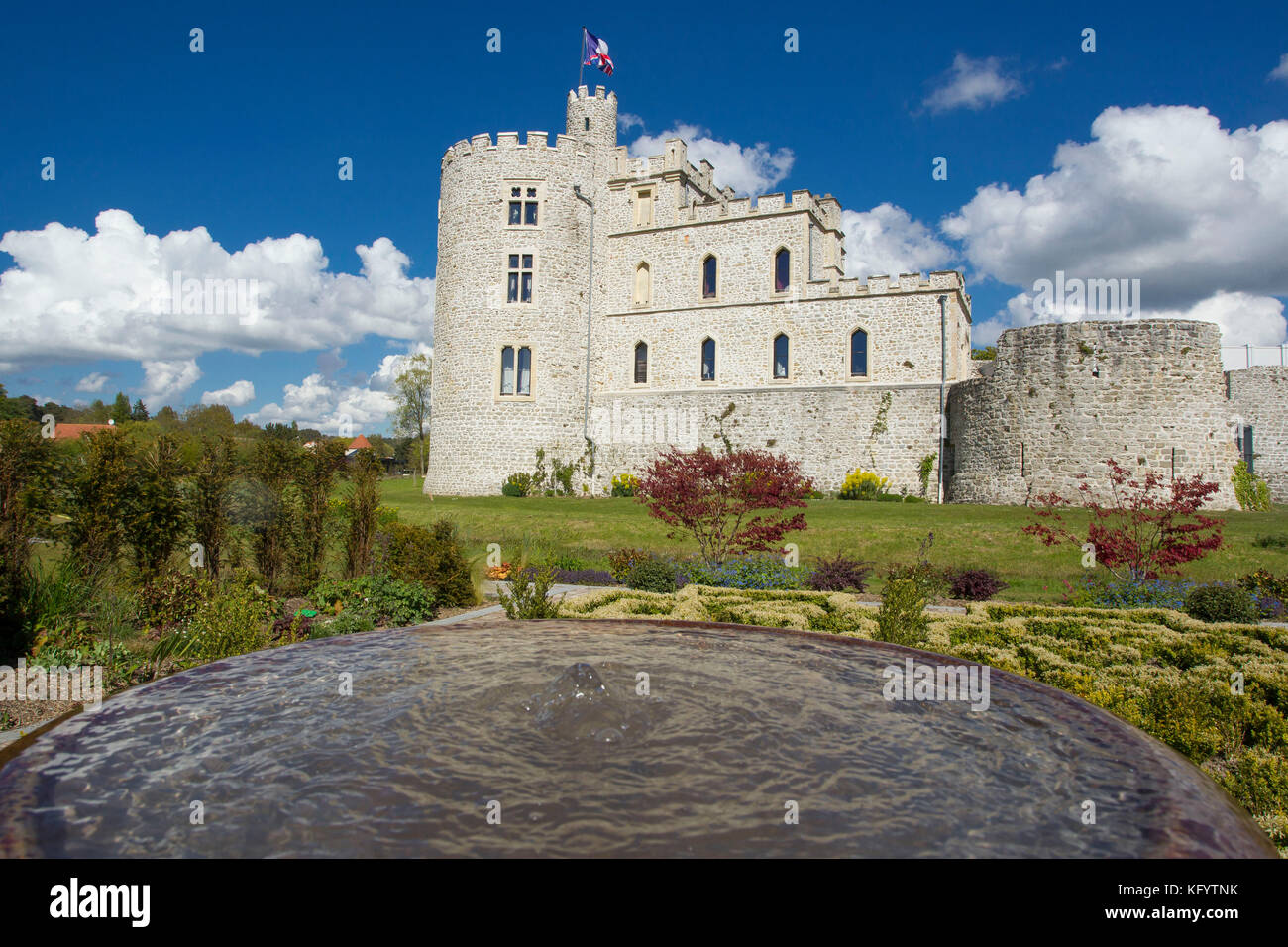 Château d'Hardelot à Condette, château construit dans le style architectural Tudor sur les ruines de l'ancien château médiéval. Le château abrite l'Ent Banque D'Images