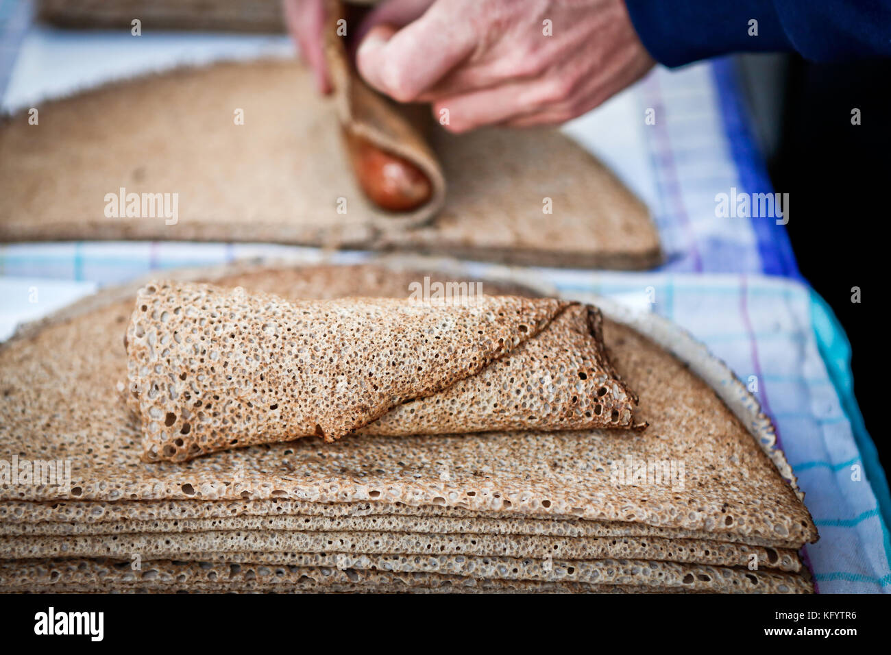 Rennes (Bretagne, nord-ouest de la France). 2016/05/14. "Galette saucisse" vendeur à proximité du stade parc roazhon, pendant un match du stade Rennais Banque D'Images