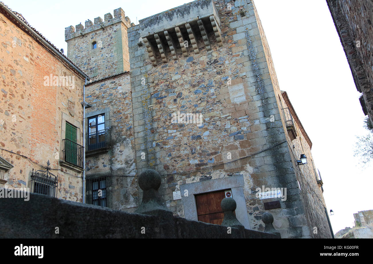 Bâtiments du palais historique dans la vieille ville médiévale, Cáceres, Extremadura, Espagne Banque D'Images