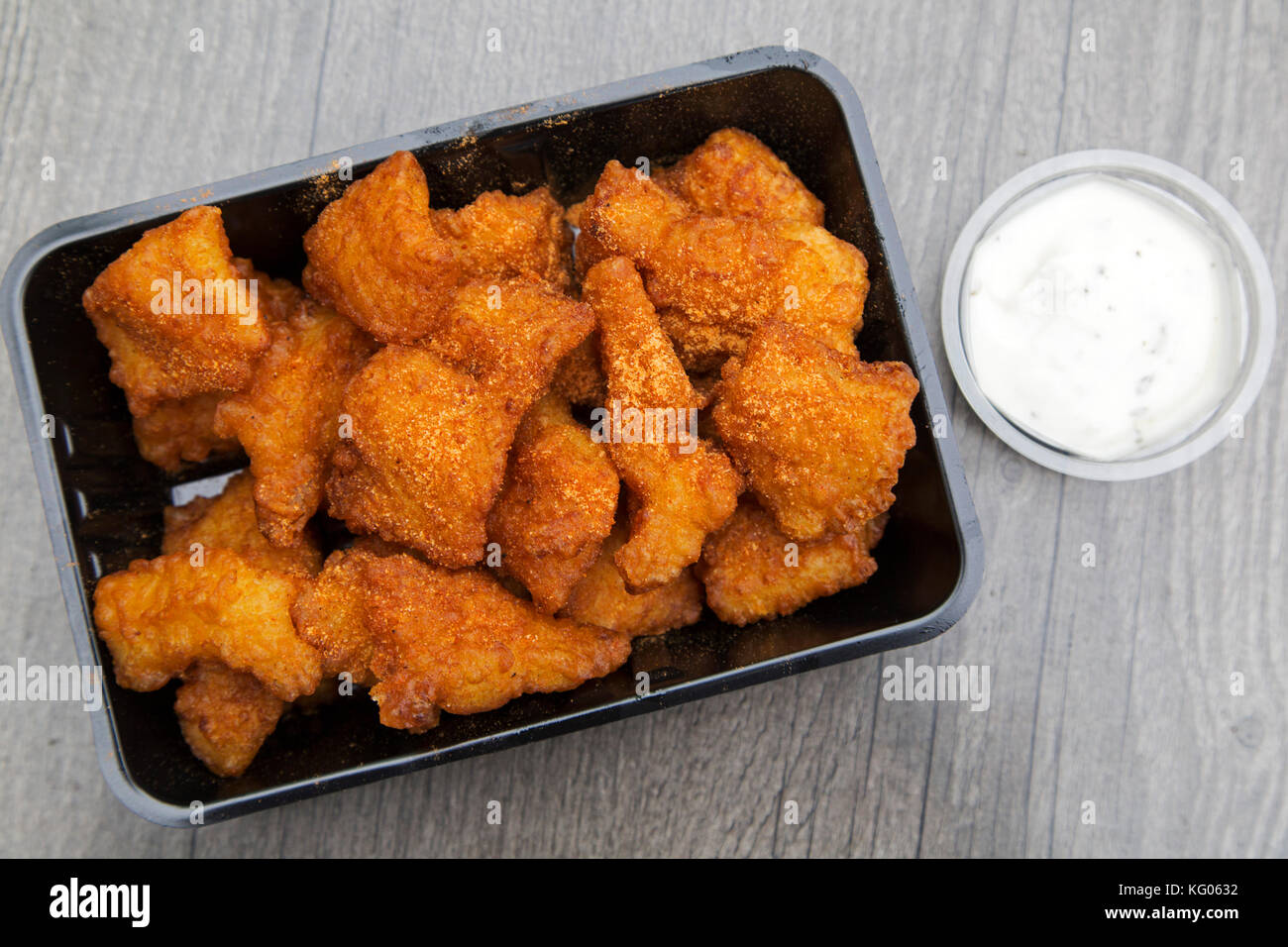 Kibbeling, poisson frits, servi aux pays-Bas. Le plat est un en-cas hollandais populaire. Banque D'Images